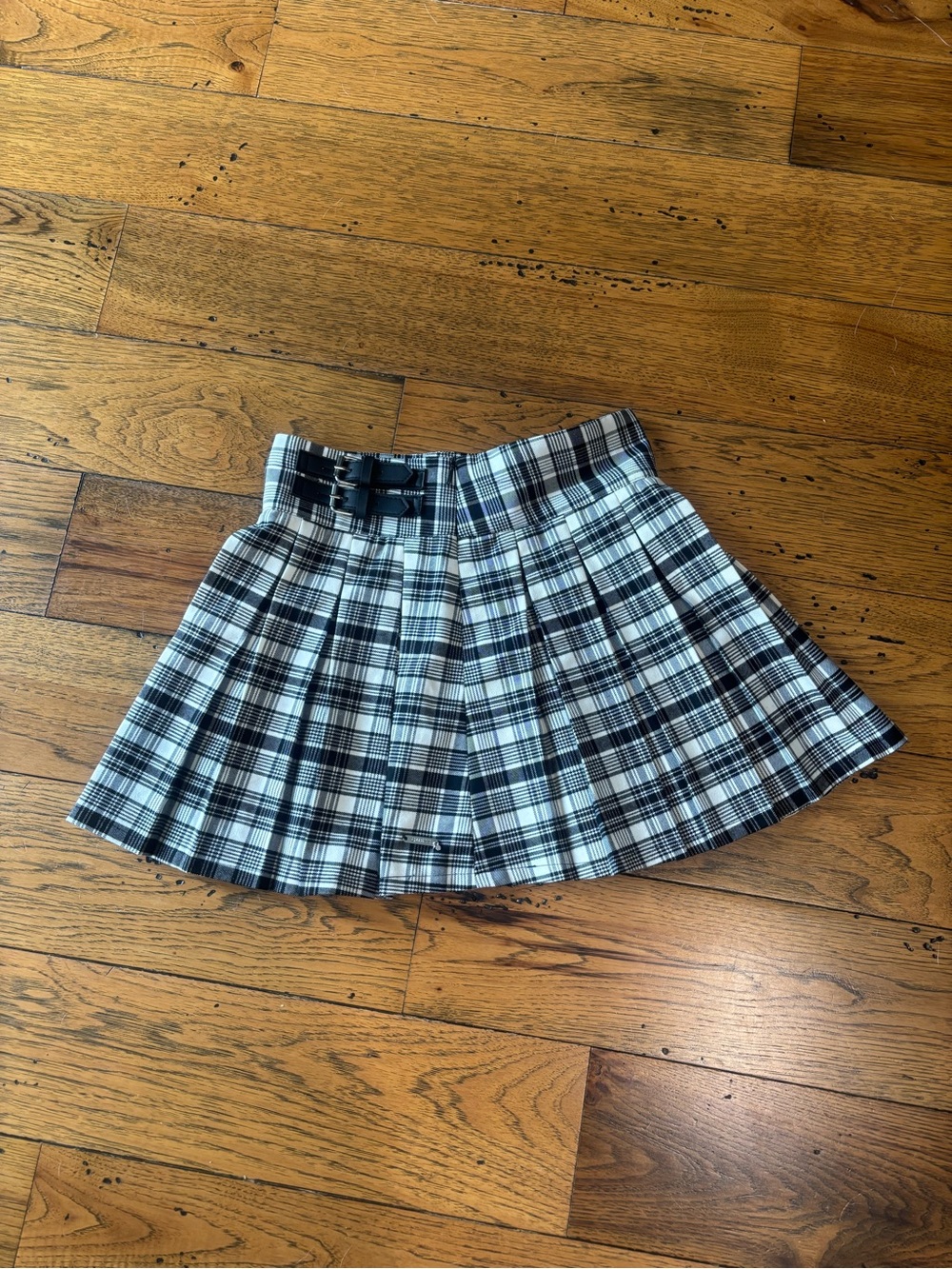 NWT Guess Girls Plaid Pleated Mini Skirt  Black and White Buckle Detail MSRP $49